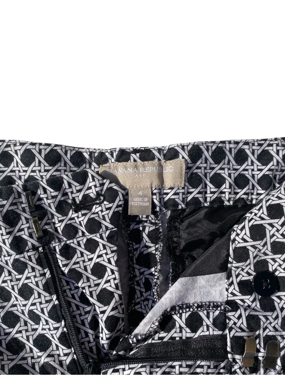 Banana Republic Factory Navy White Geometric Print Shorts Women’s Size 4